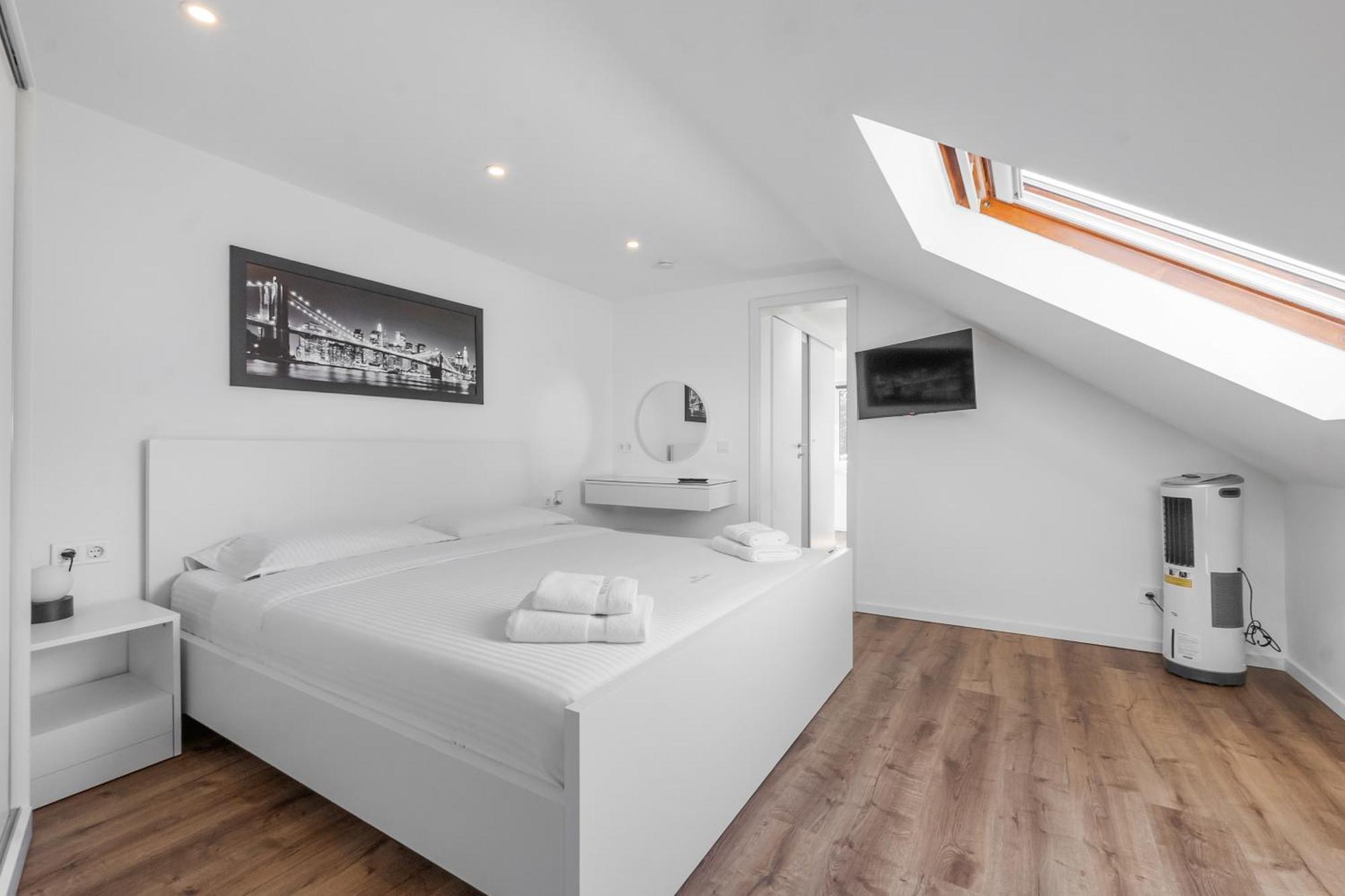 Double Room Private Bathroom