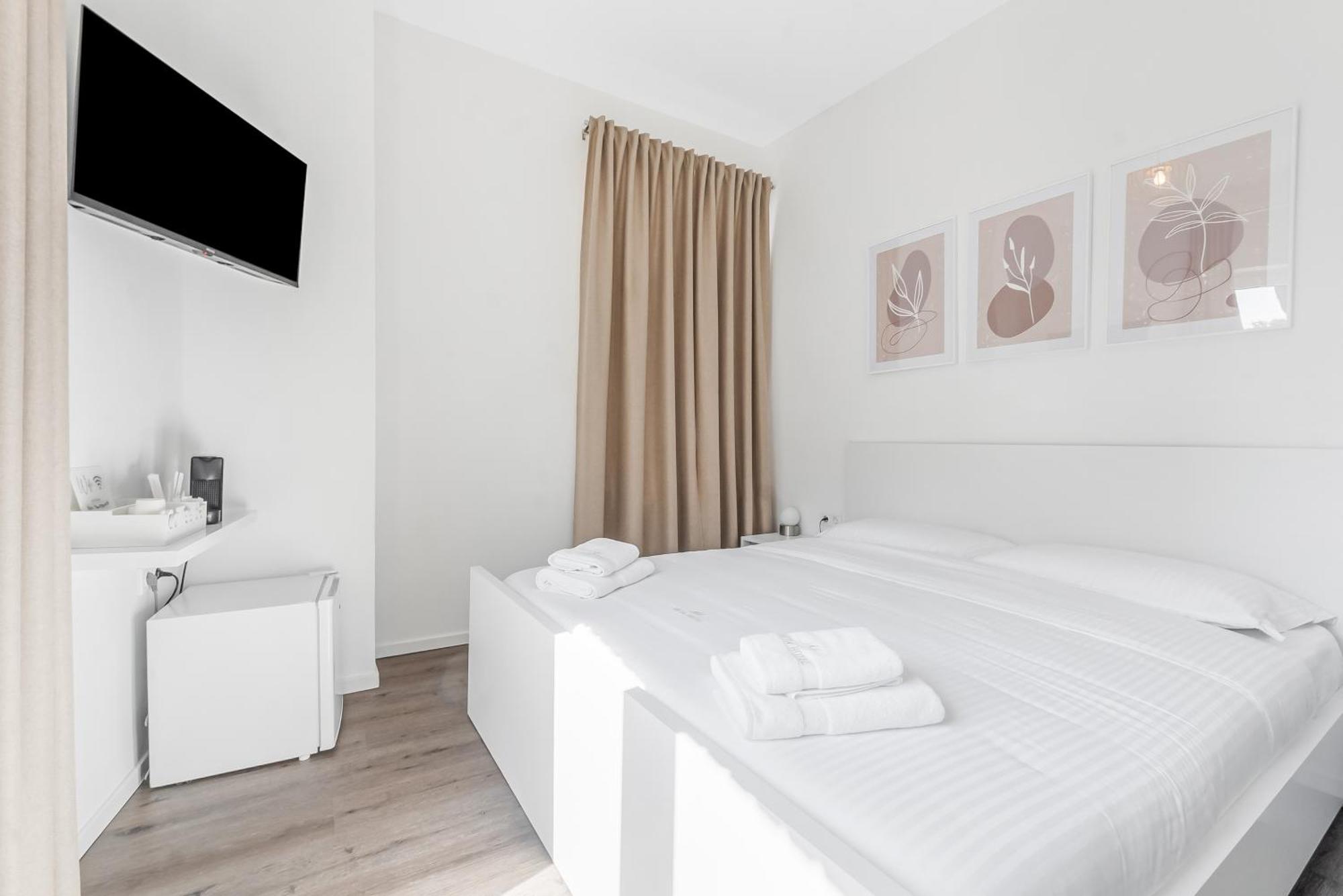 Double Room Private Bathroom