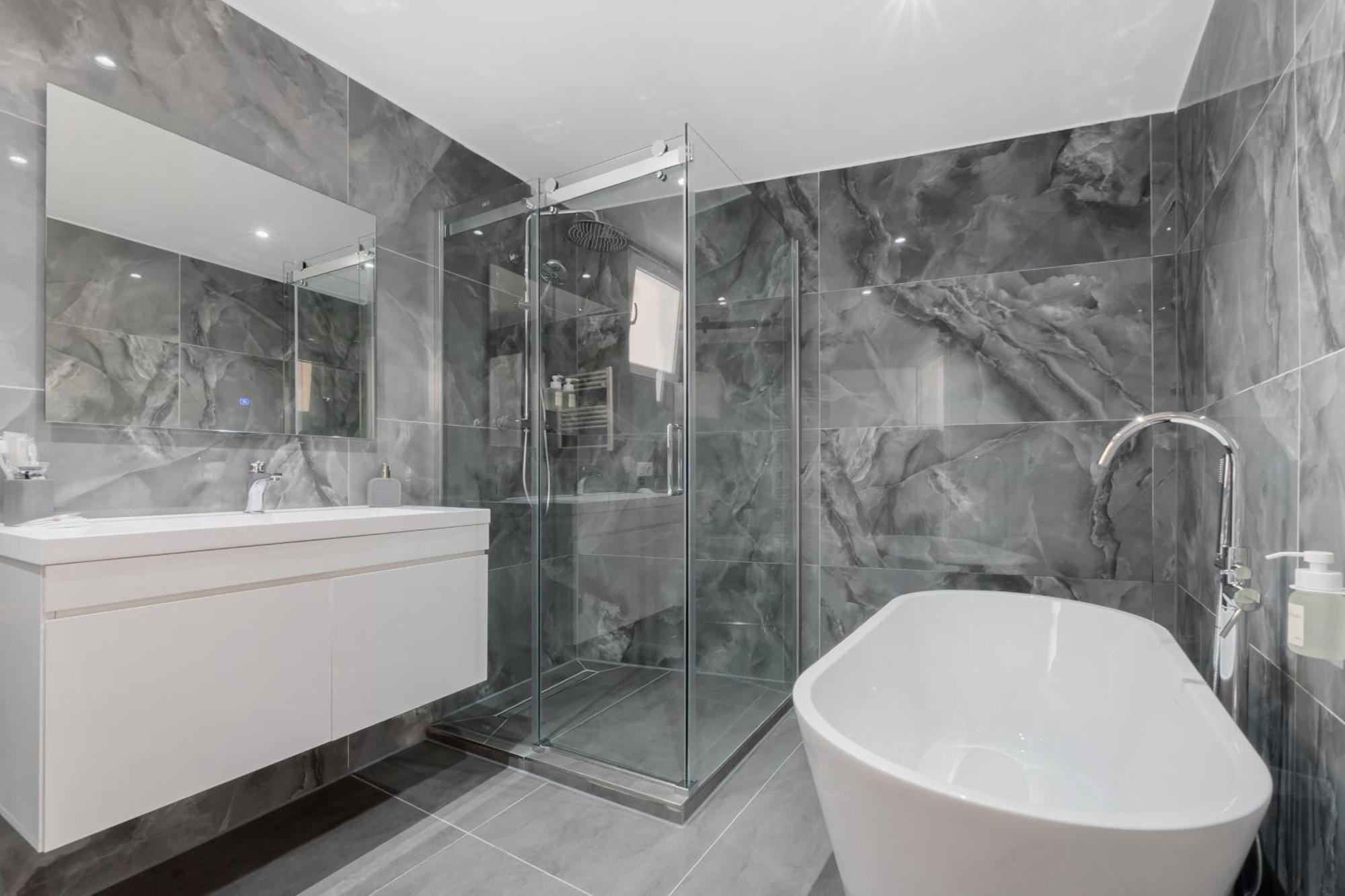 Double Room Private Bathroom