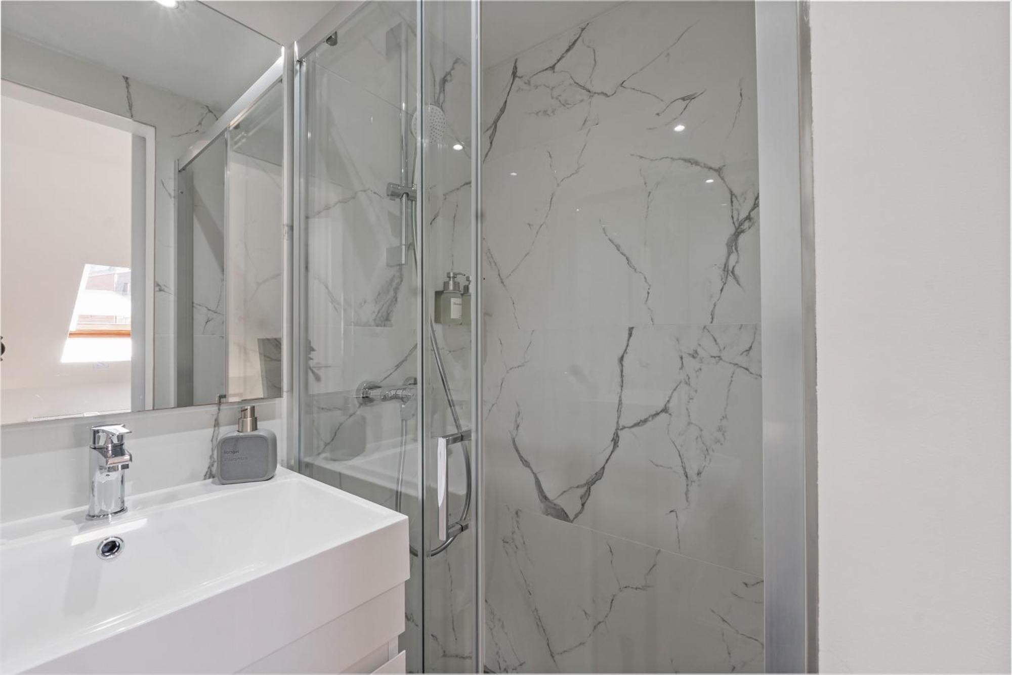 Double Room Private Bathroom