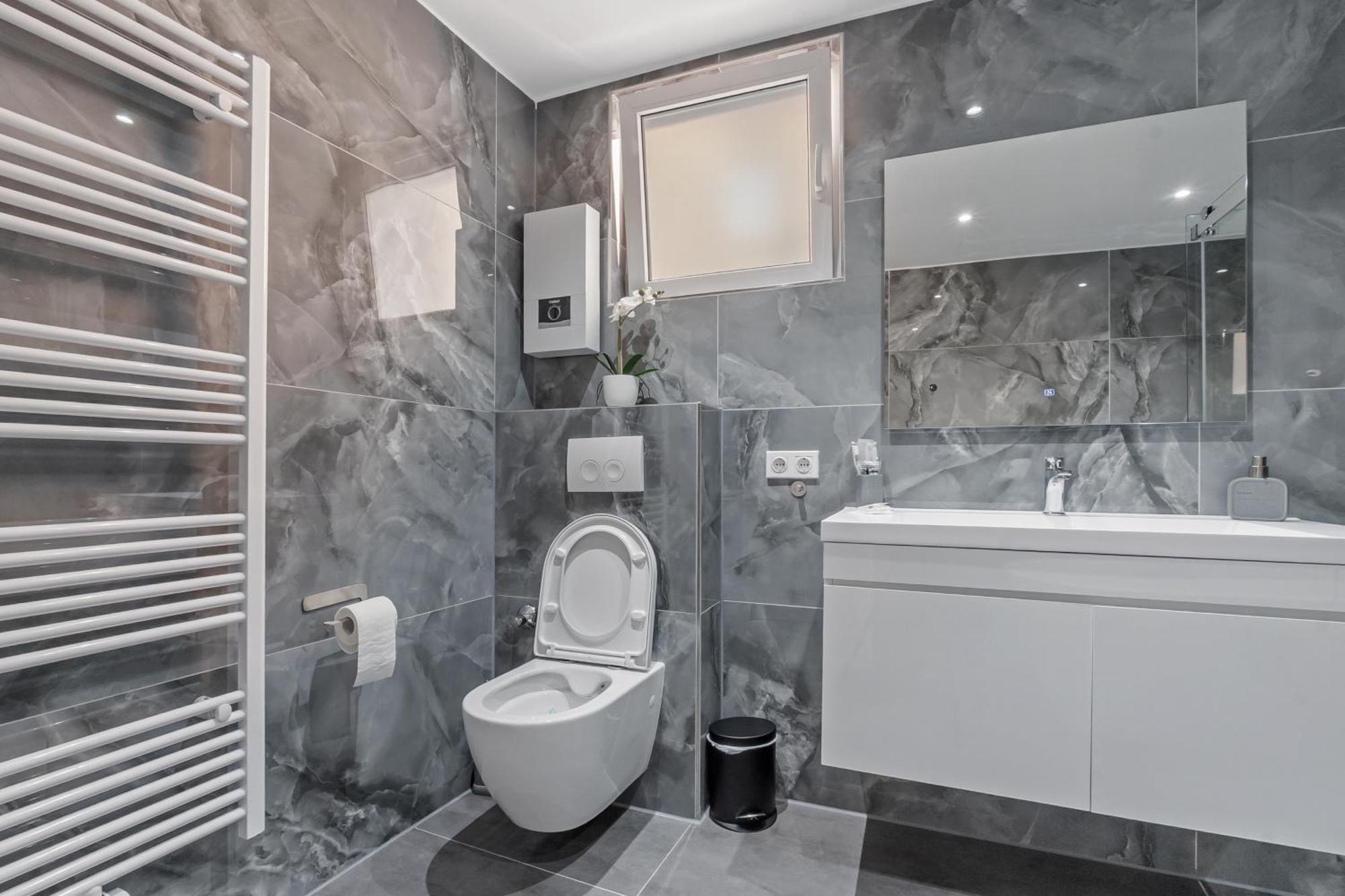Double Room Private Bathroom